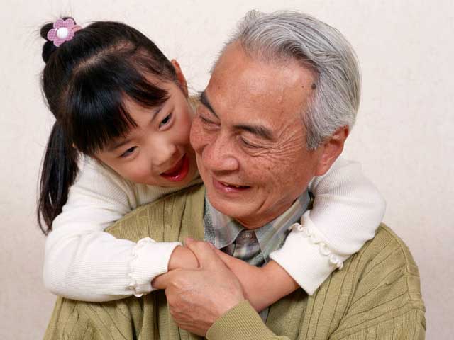 左手と口唇左側が麻痺した男性