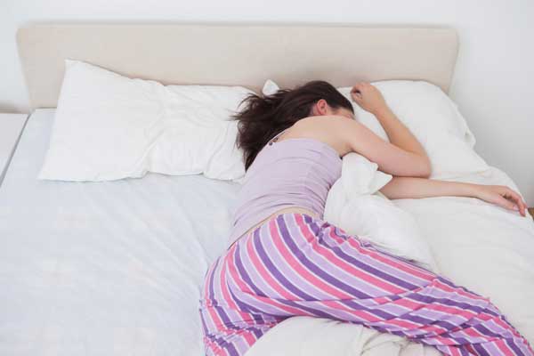 前にかがむのも痛くて靴下も履けない