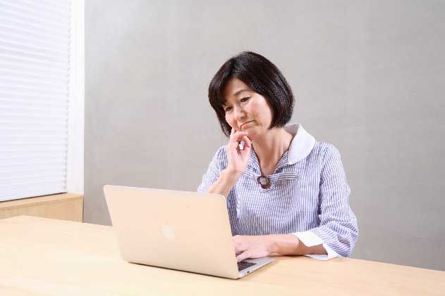 薄黄色の物が見え。黄班変性症