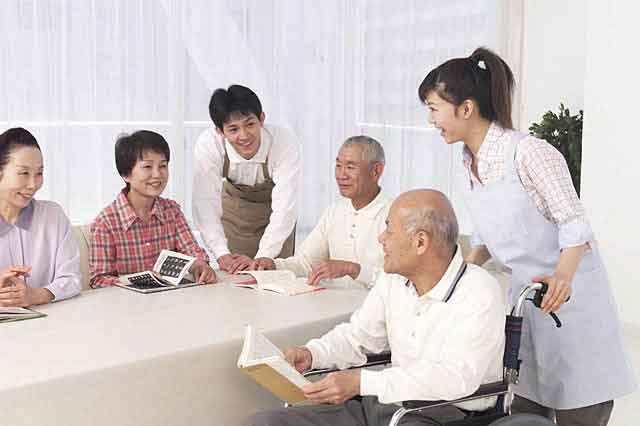 突然、右腕と右背中に激痛が走った