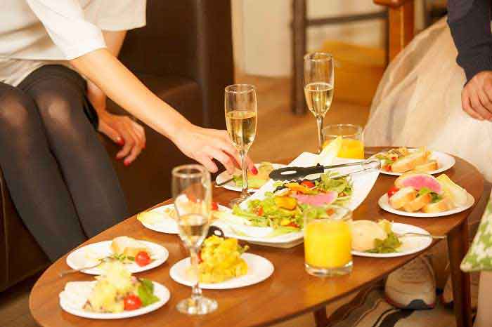 吐き気はだいぶ治まり食事も摂れる様に