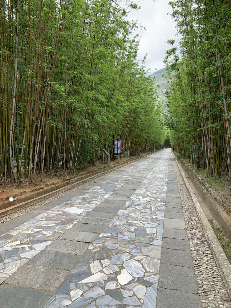 崇聖寺三塔の参道